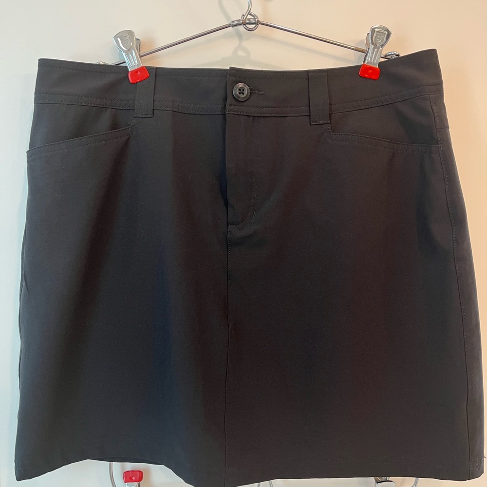 Eddie Bauer Women's Black Skirt-Skort